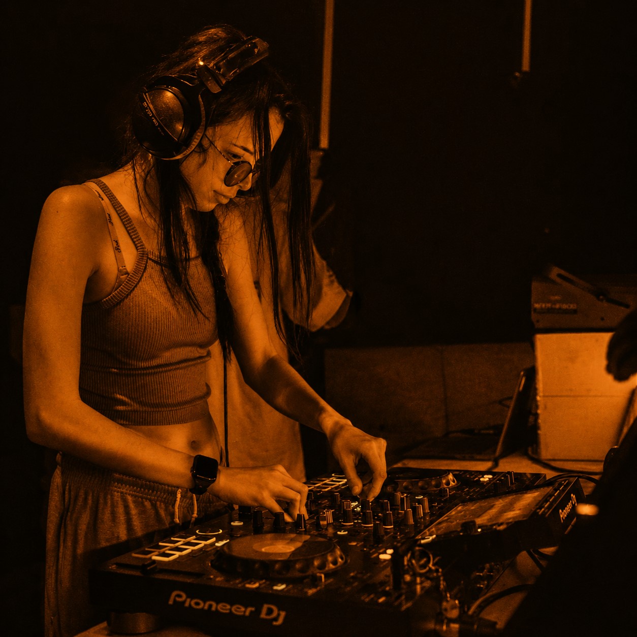 Hands on a CDJ mixer